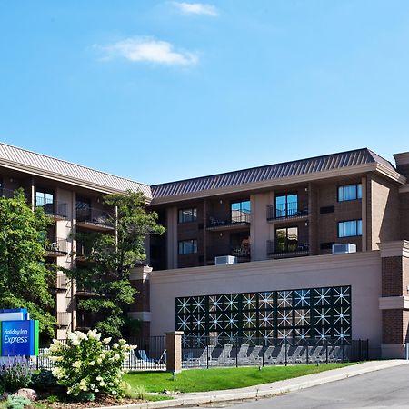 Holiday Inn Express Schaumburg-Rolling Meadows By Ihg Exterior photo
