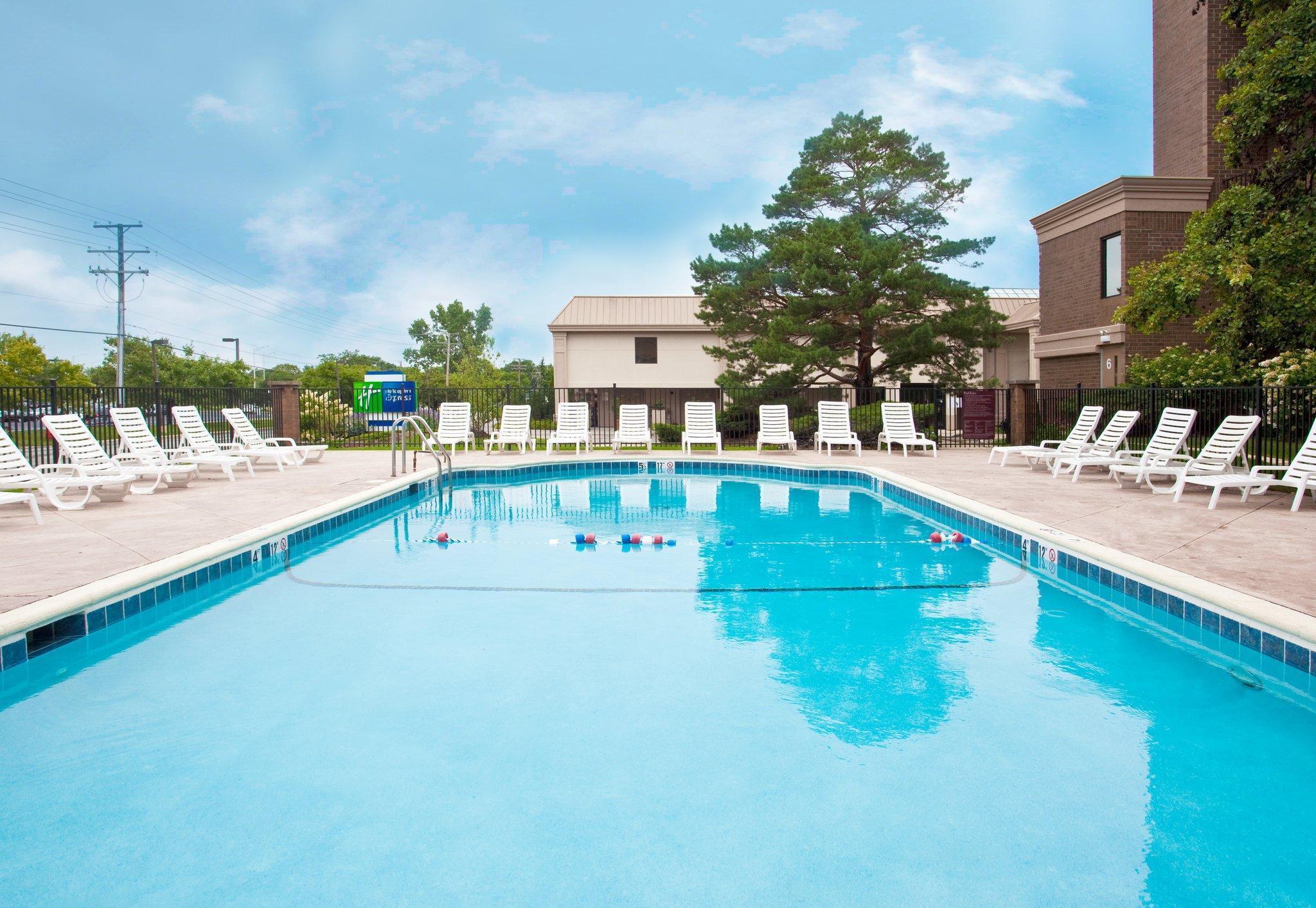 Holiday Inn Express Schaumburg-Rolling Meadows By Ihg Facilities photo