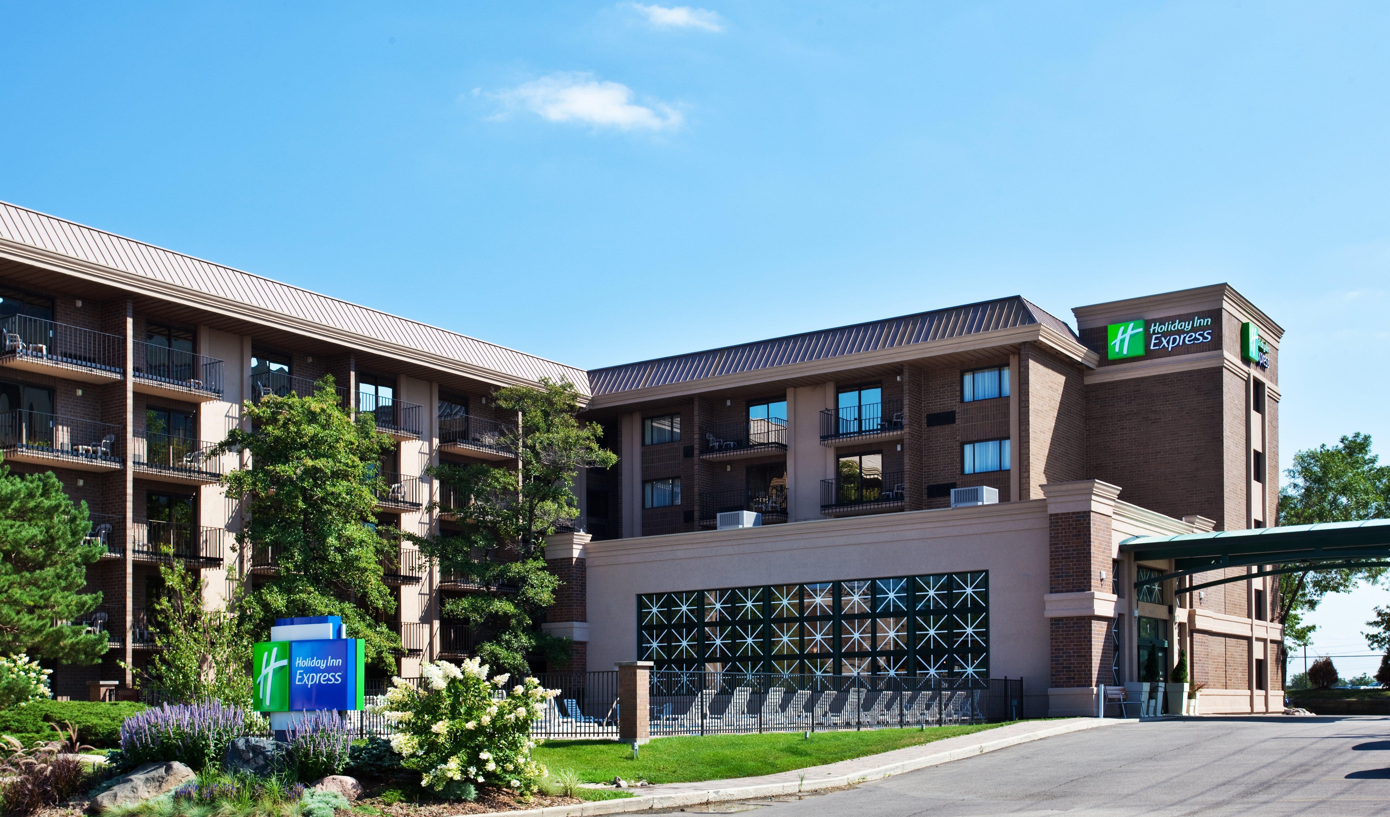Holiday Inn Express Schaumburg-Rolling Meadows By Ihg Exterior photo