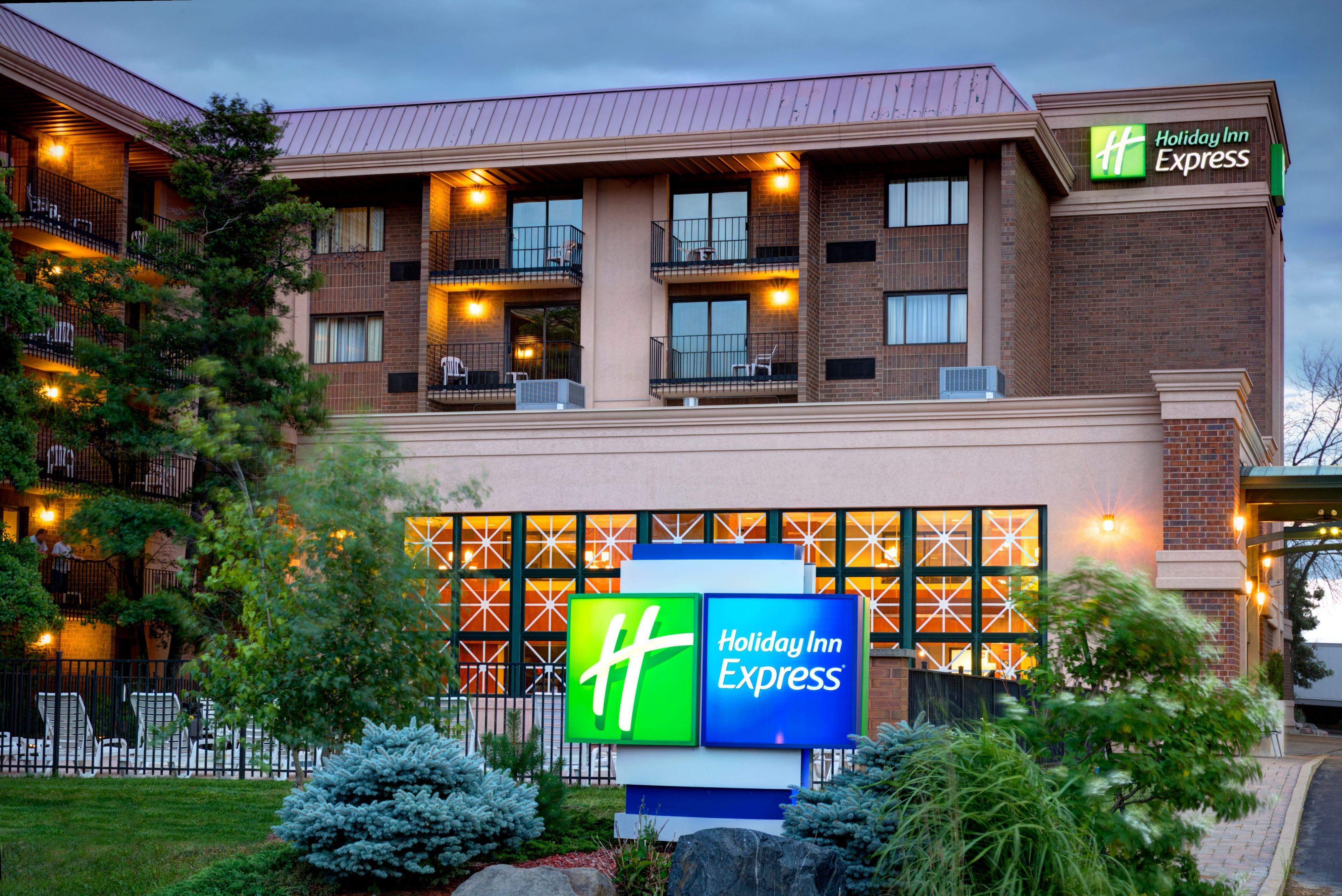 Holiday Inn Express Schaumburg-Rolling Meadows By Ihg Exterior photo