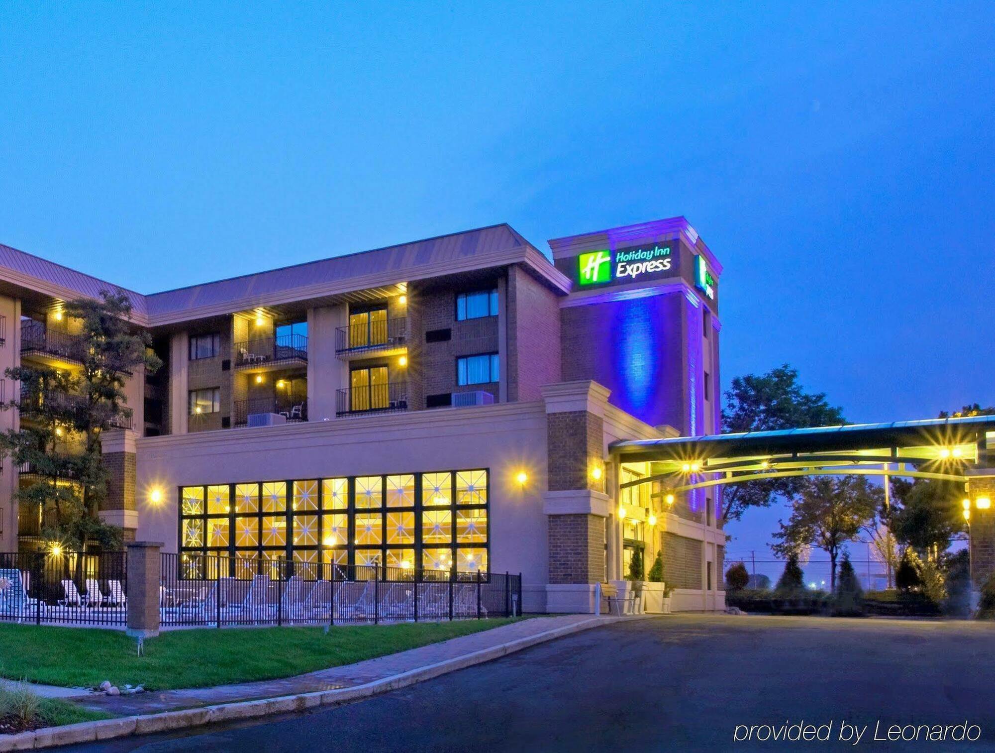 Holiday Inn Express Schaumburg-Rolling Meadows By Ihg Exterior photo